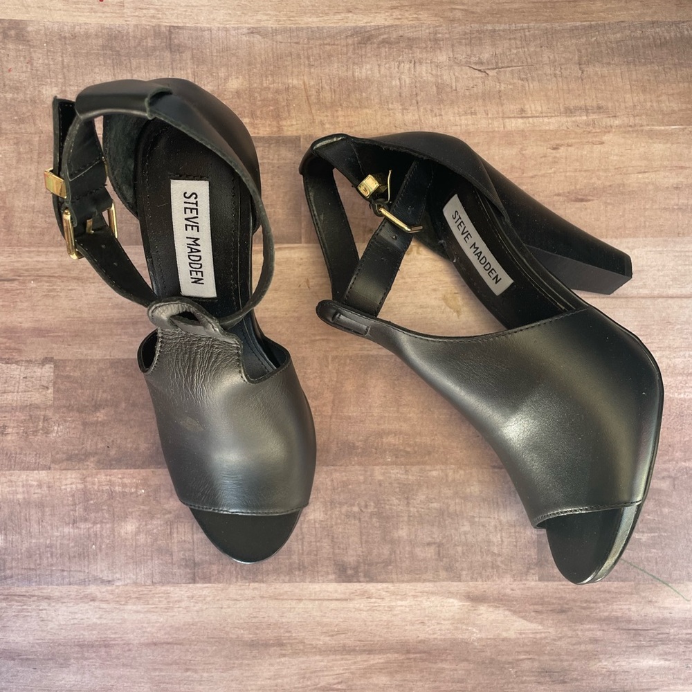 Alycce Ankle Black Leather Bootie | Steve Madden
